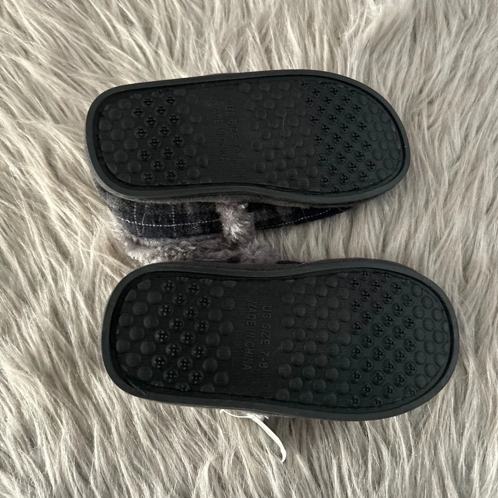 Toddler Boys Size 7-8 Gray Plaid Slip On Shoes Lightweight Lined Fuzzy